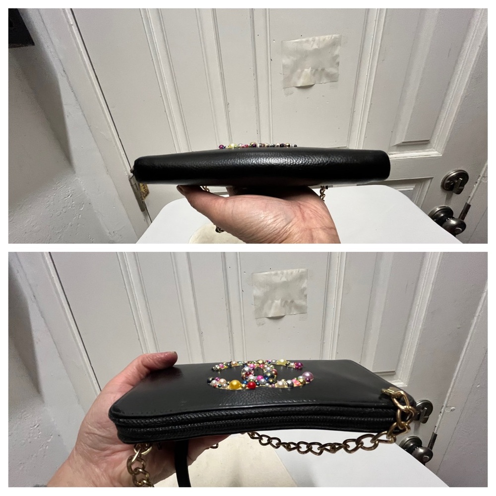 CHANEL Black and Gold Crossbody Bag with Iconic Design - Picture 5 of 10